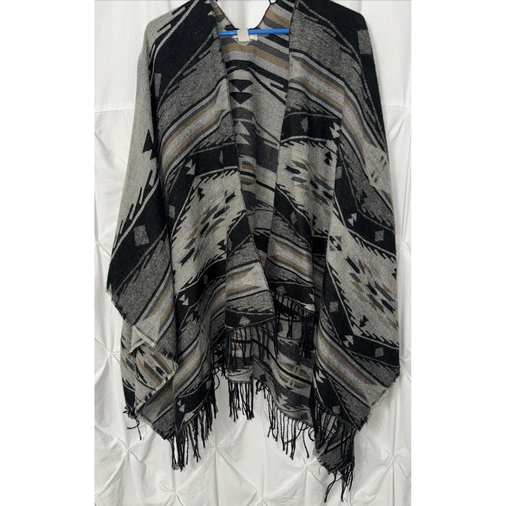 Mudd Womens Black Grey Aztec Fringe Poncho Shawl Wrap One Size